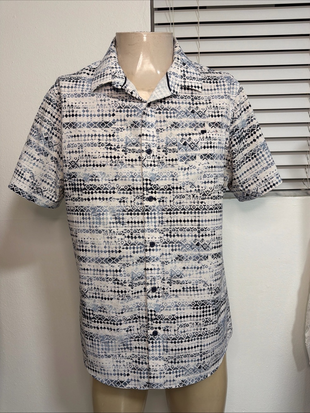 7 Diamonds Men’s Large Geometric Print Short Sleeve Button Down Shirt Blue White